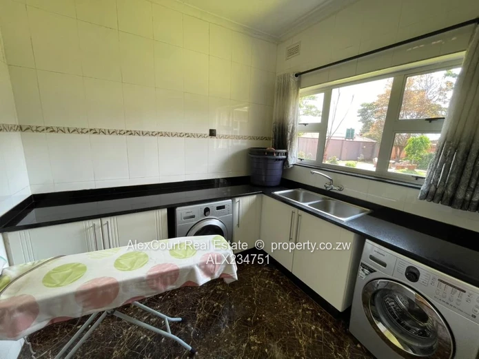 Stunning MIllion Dollar Gletwyn Park House! Bargain!