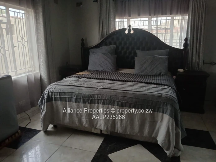 Modern Family Home with Solar Power in Glenview 1 Riverside