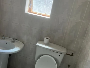 2 Bedroom Flat & Apartment