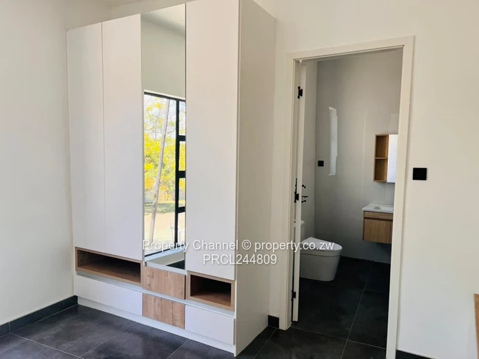 Modern 2-Bed Strathaven Apartment with Pool & Borehole