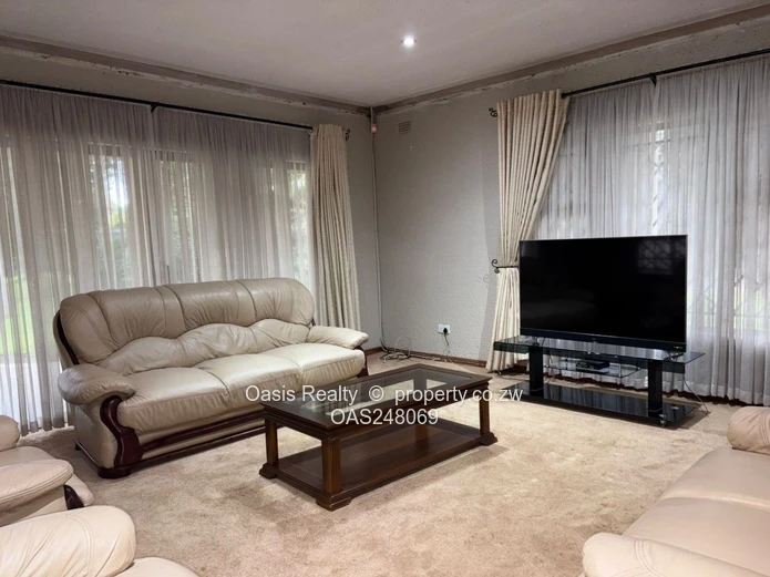 Prime Property with Harare Drive road frontage !!!