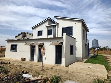 4 Bedroom Flat & Apartment