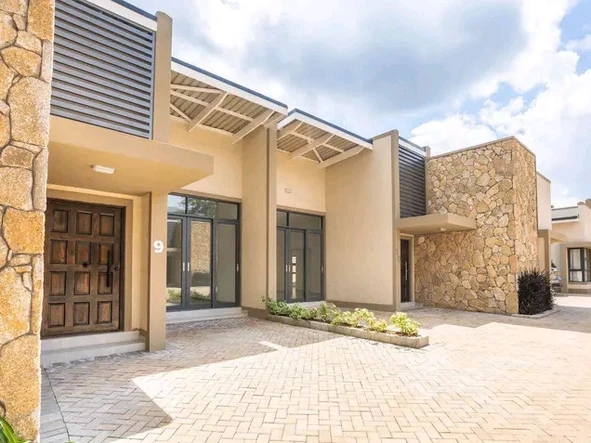 3 Bedroom Flat & Apartment