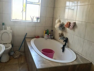 2 Bedroom Flat & Apartment