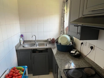 2 Bedroom Flat & Apartment