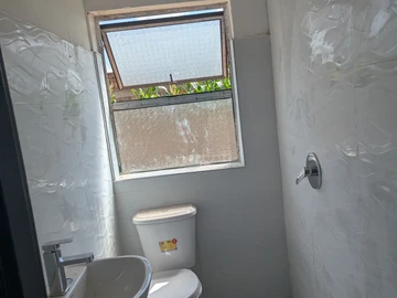 2 Bedroom Flat & Apartment