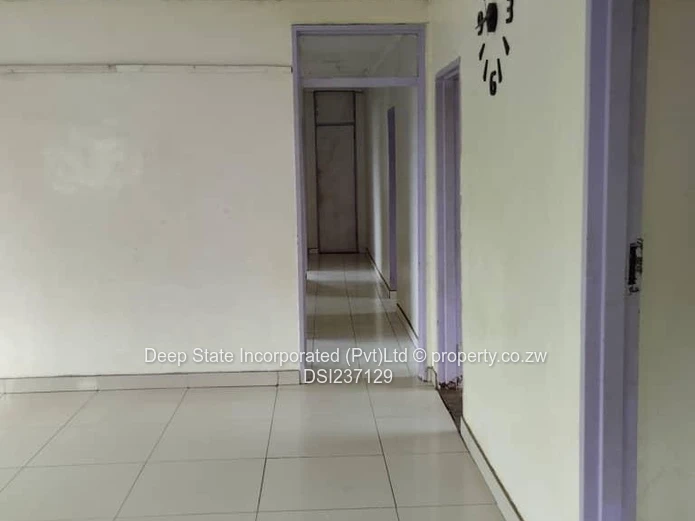 Warrent D house for sale (150m from Bulawayo road)