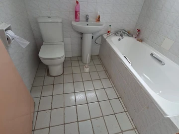 2 Bedroom Flat & Apartment