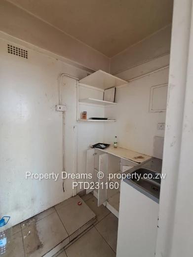 1-Bed Avenues Flat,  — Bright Rooms & Borehole