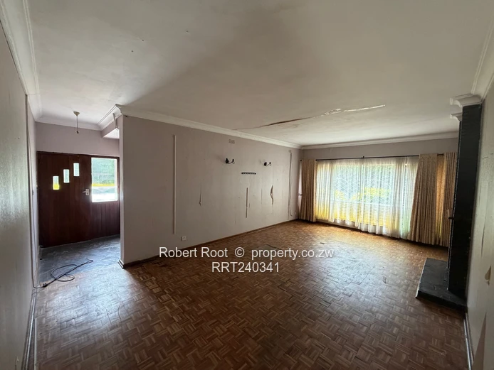 Stunning Road Road Frontage!