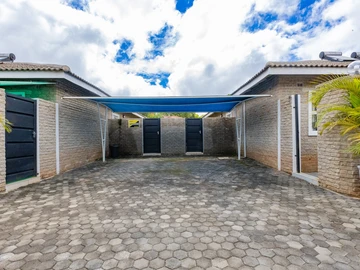 2 Bedroom Flat & Apartment