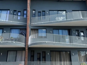 2 Bedroom Flat & Apartment