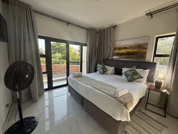 4 Bedroom Flat & Apartment