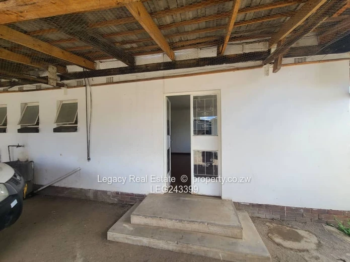 Secure And Spacious Commercial Property To Let In Eastlea