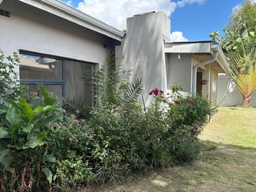 3 Bedroom Flat & Apartment