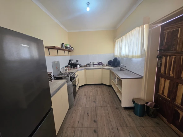 2 Bedroom Flat & Apartment