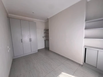2 Bedroom Flat & Apartment