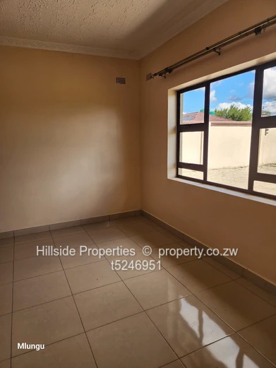 Manresa 6 bed house to Let 