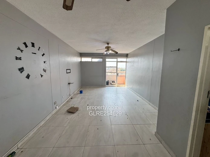 Curved Red-Brick 2-Bed Flat with Balcony, Avenues