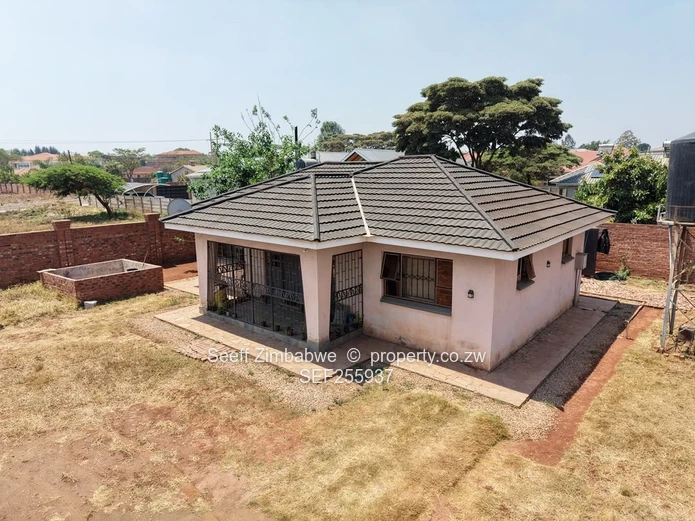 Spacious 3-Bed Cottage on 2040m² with Borehole in Gletwin Park, Harare North
