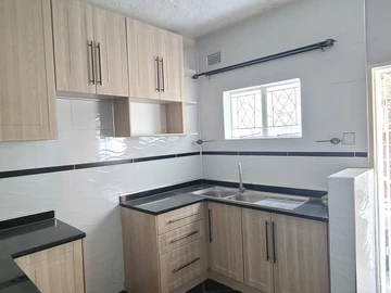 Recently renovated 2bed flat for sale