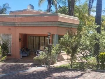 Fully Furnished 2-Bedroom House for Rent in Helensvale