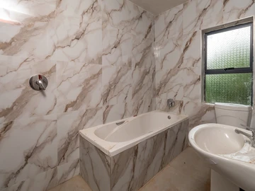 2 Bedroom Flat & Apartment