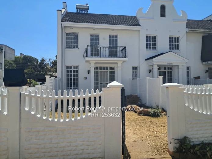 Neat recently renovated 2 bed duplex apartment 
