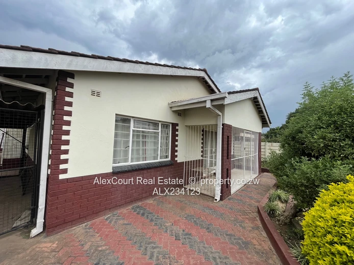 BARGAIN! Solid House in a Serene Neighborhood! (Sole Mandate)