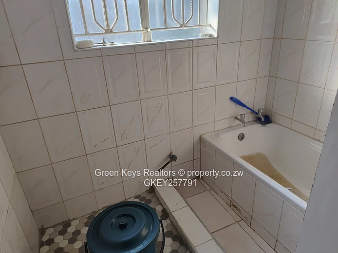 Vacant, mint, 4 beds+ study Tynwald North to rent (Sole Mandate)