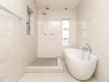 3 Bedroom Flat & Apartment