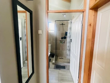 2 Bedroom Flat & Apartment
