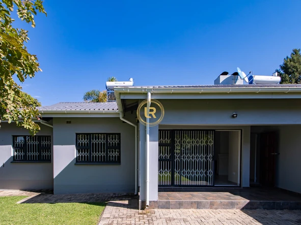 3 Bedroom Flat & Apartment