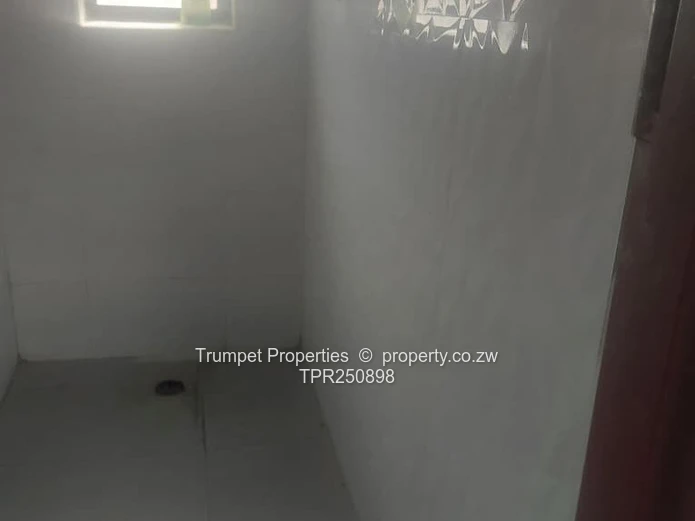 Mufakose Ext 4-Bed House – Borehole, Walled Yard & Security Gate (Sole Mandate)