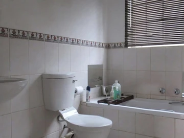 3 Bedroom Flat & Apartment