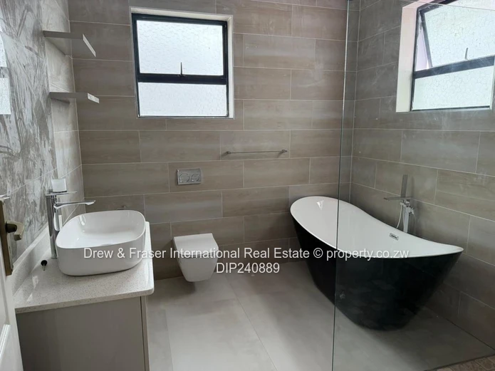 Newly built 4 beds all ensuite house for sale in Arlington East $250k