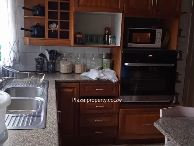 Grand double storey house in Helensvale for sale