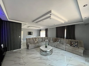 5 Bedroom House