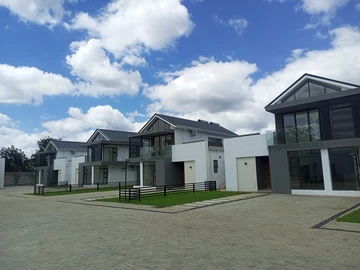 4 Bedroom Flat & Apartment