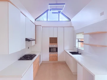 4 Bedroom Flat & Apartment