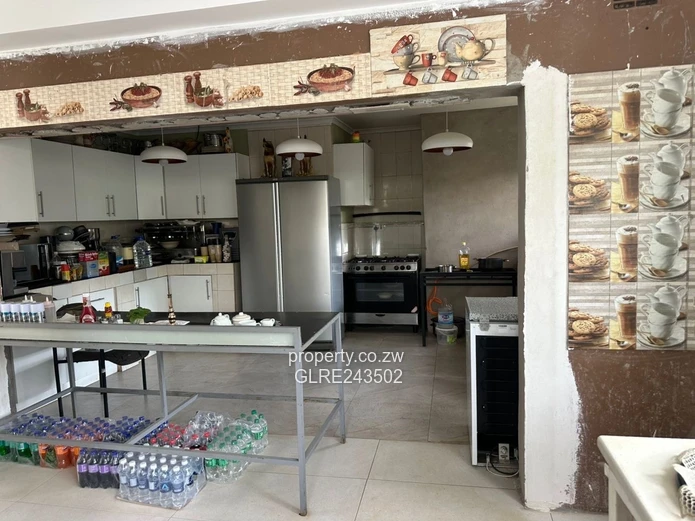 Groom Bridge Retail: 1,500m² Shop with Patio & Borehole