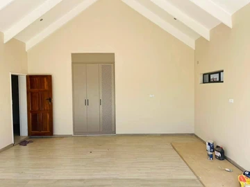 4 Bedroom Flat & Apartment