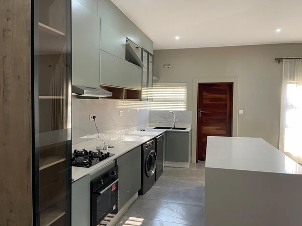 4 Bedroom Flat & Apartment