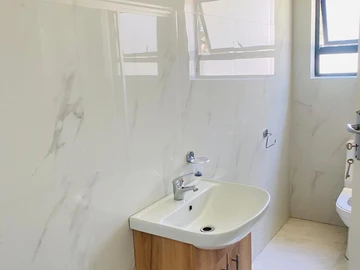 2 Bedroom Flat & Apartment