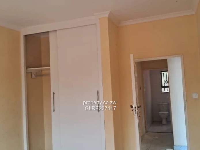 Offices / Commercial Property close 2nd street and Harare Drive