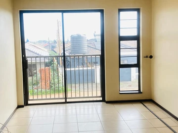 2 Bedroom Flat & Apartment