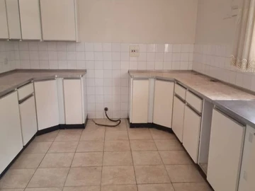 3 Bedroom Flat & Apartment
