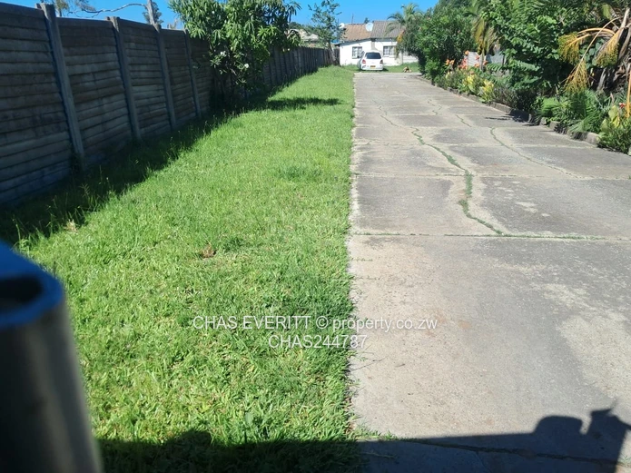 Friendly 4-Bed Hatfield House with Staff Quarters