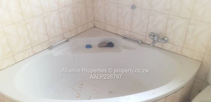 Prime Twinlakes Investment: 4-Bed Main Home + Instant Rental Income