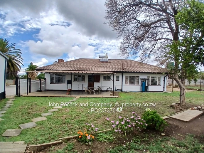 Charming Family Home In The Heart Of Woodlands!